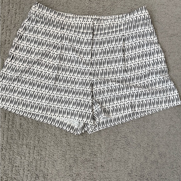 Ann Taylor Pants - Ann Taylor Womens Patterned Shorts Black White dressy Casual Lightweight Summer